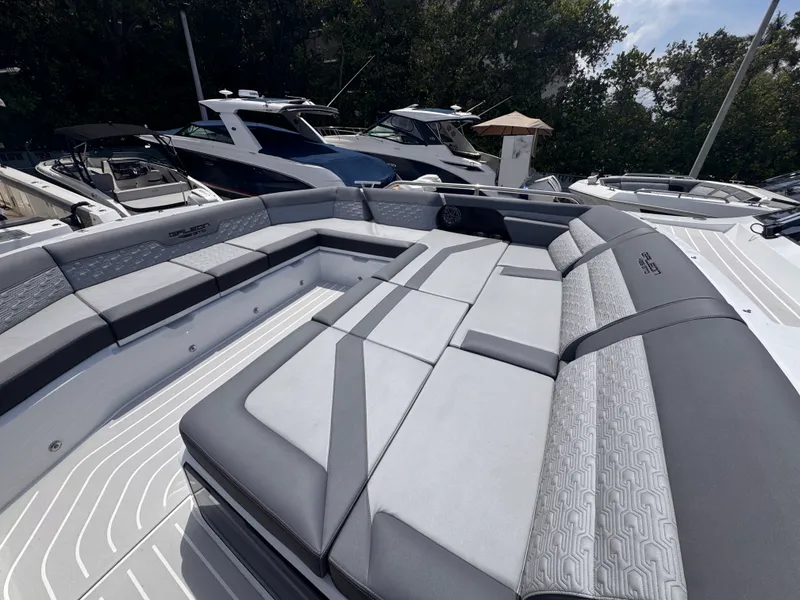 Slide: The Image of Galeon 435 GTO 2027 - 18
