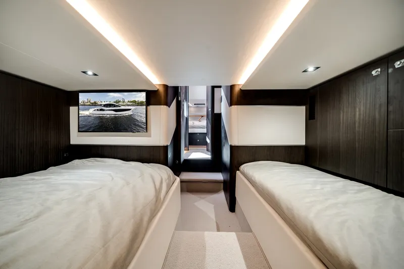 Slide: The Image of Galeon 435 GTO 2027 - 57