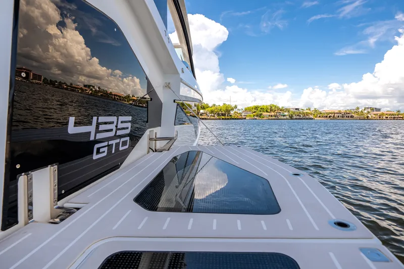 Slide: The Image of Galeon 435 GTO 2027 - 18