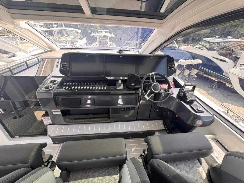 Slide: The Image of Galeon 435 GTO 2027 - 11