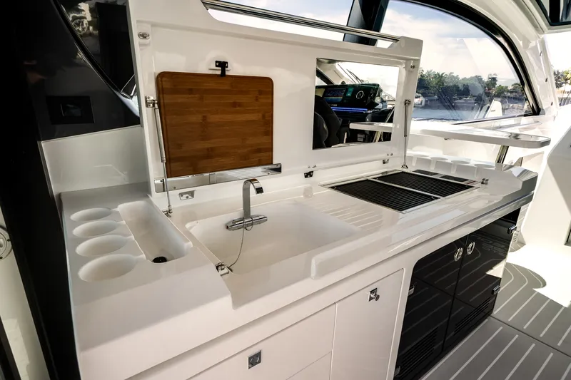 Slide: The Image of Galeon 435 GTO 2027 - 29