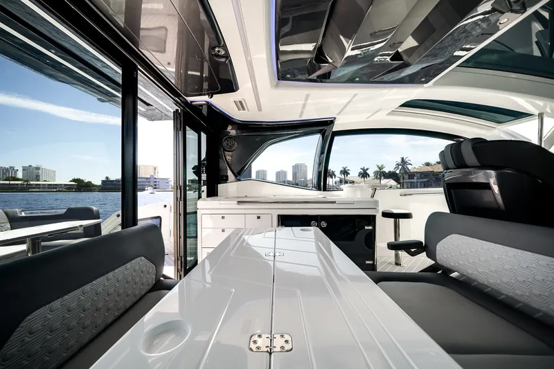 Slide: The Image of Galeon 435 GTO 2027 - 27