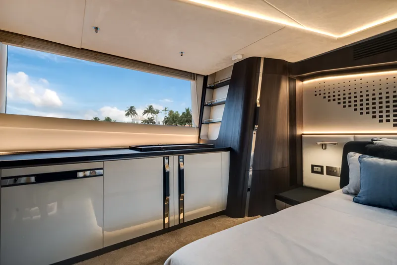 Slide: The Image of Galeon 570 SKY 2027 - 33