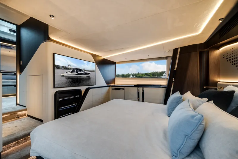 Slide: The Image of Galeon 570 SKY 2027 - 34