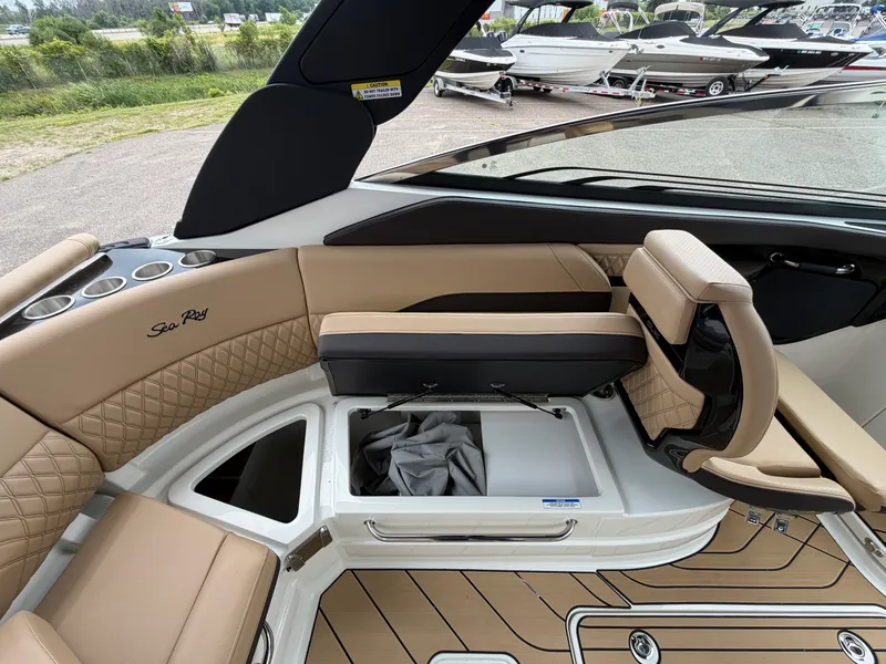 Slide: The Image of Sea Ray 260SLX 2027 - 19