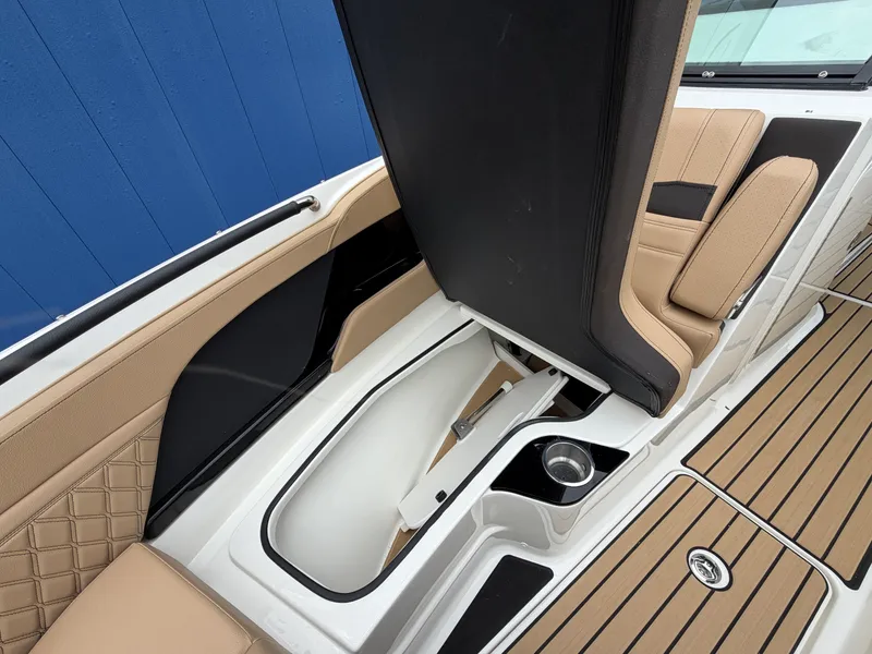 Slide: The Image of Sea Ray 260SLX 2027 - 45