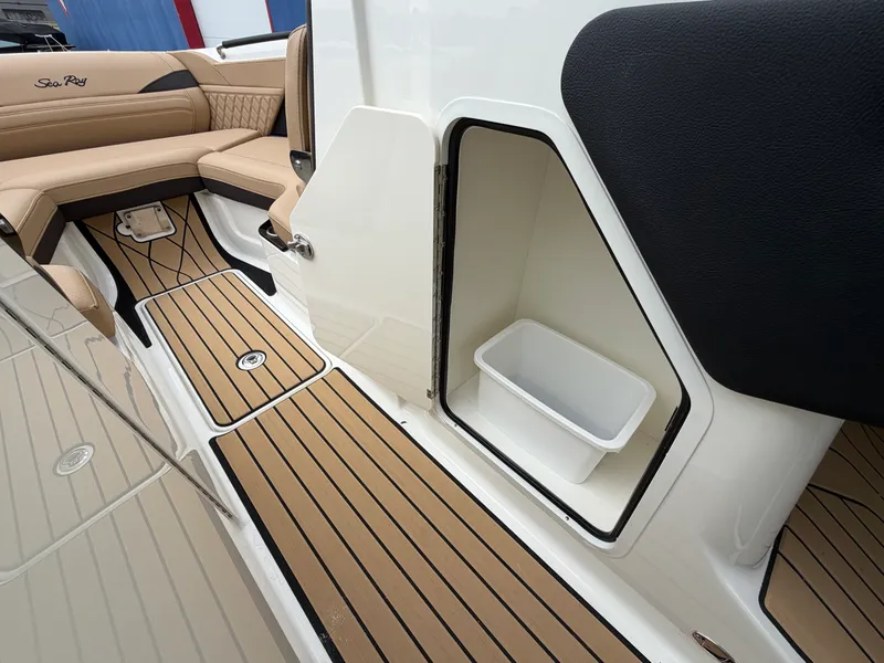 Slide: The Image of Sea Ray 260SLX 2027 - 37