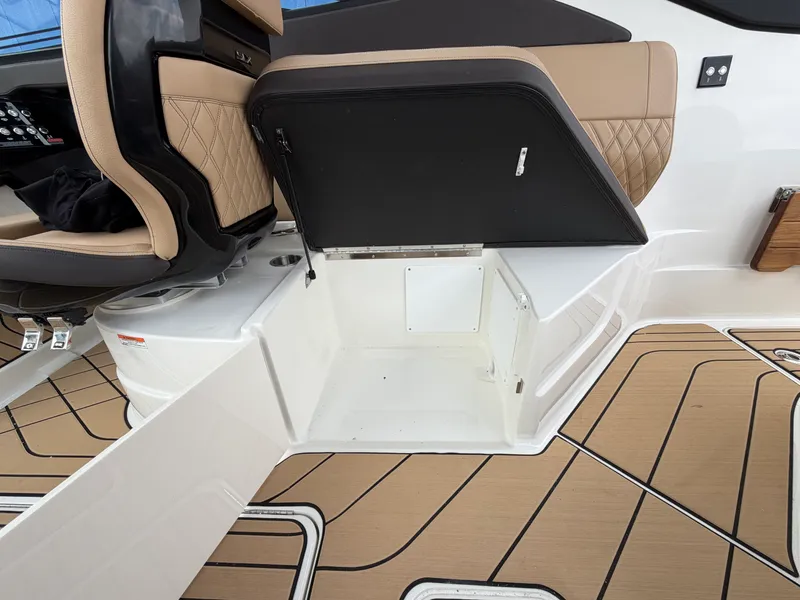 Slide: The Image of Sea Ray 260SLX 2027 - 22