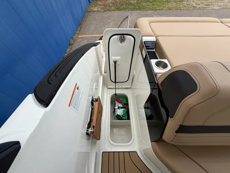 Slide: The Image of Sea Ray 260SLX 2027 - 12