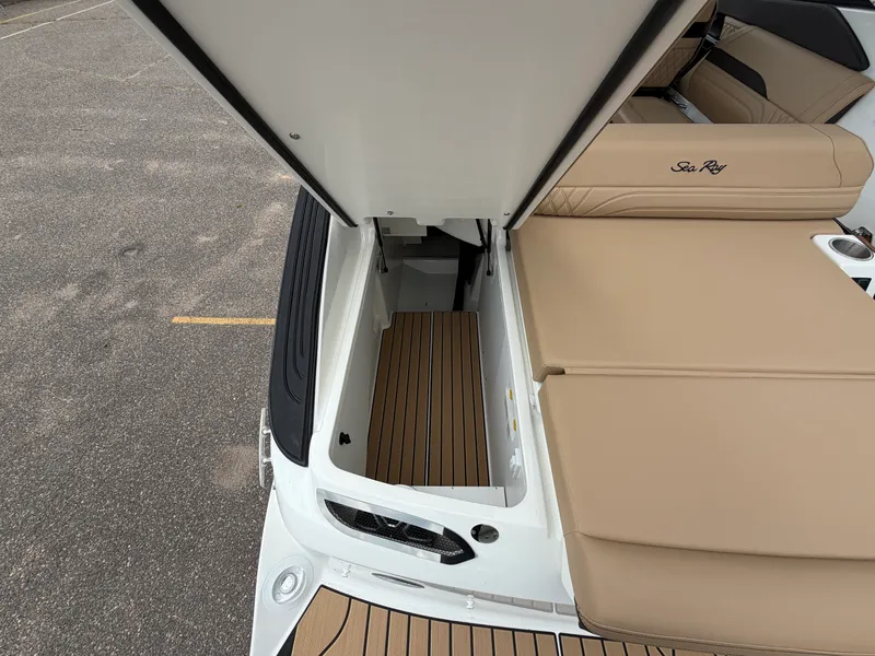 Slide: The Image of Sea Ray 260SLX 2027 - 8