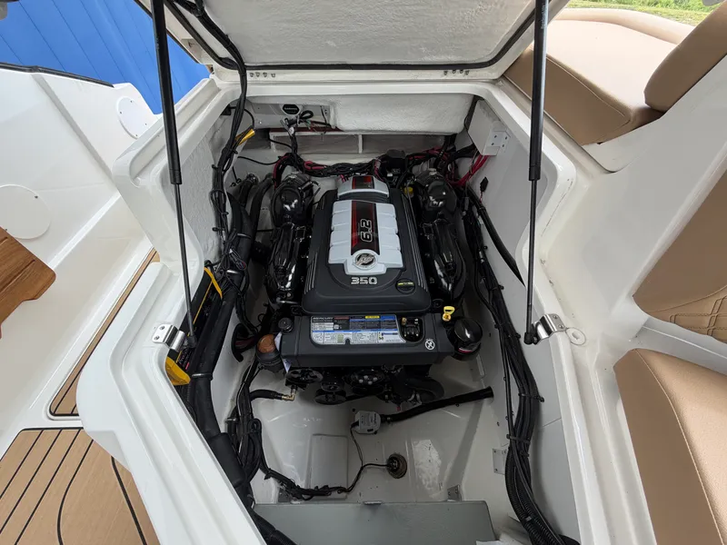 Slide: The Image of Sea Ray 260SLX 2027 - 17