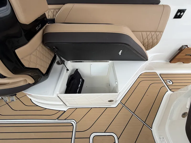 Slide: The Image of Sea Ray 260SLX 2027 - 21