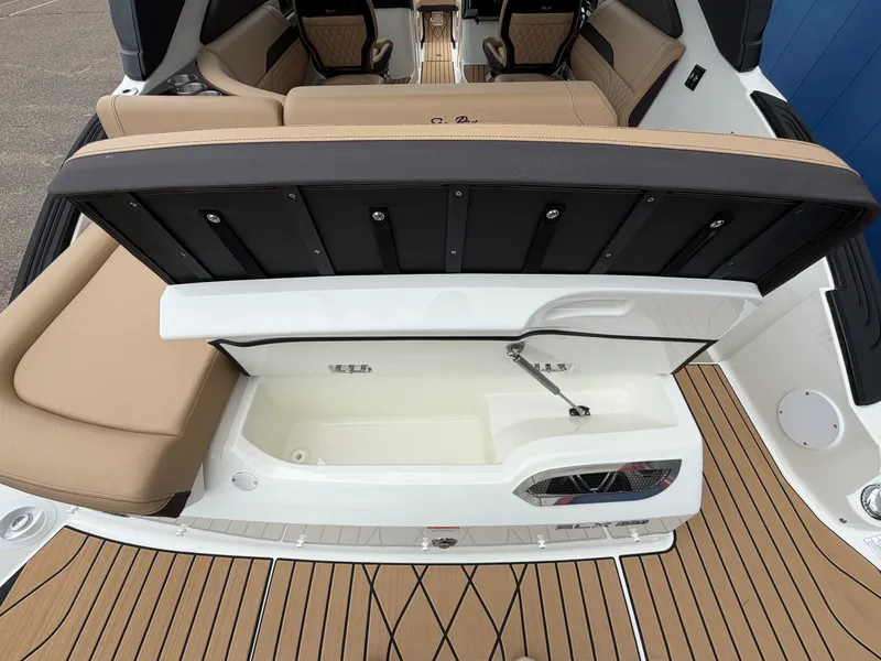Slide: The Image of Sea Ray 260SLX 2027 - 9