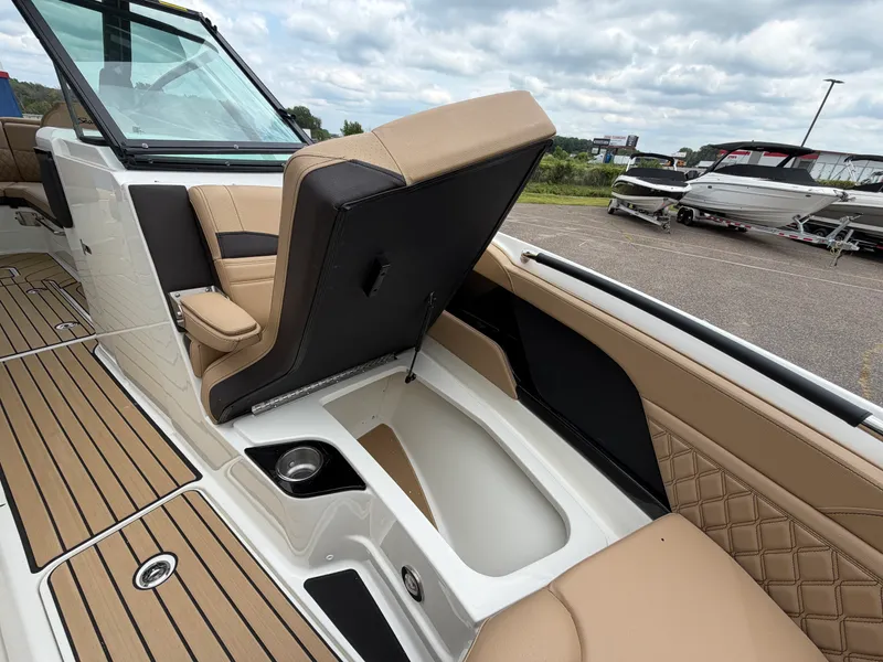 Slide: The Image of Sea Ray 260SLX 2027 - 46