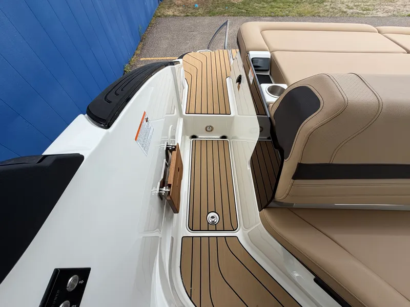 Slide: The Image of Sea Ray 260SLX 2027 - 11