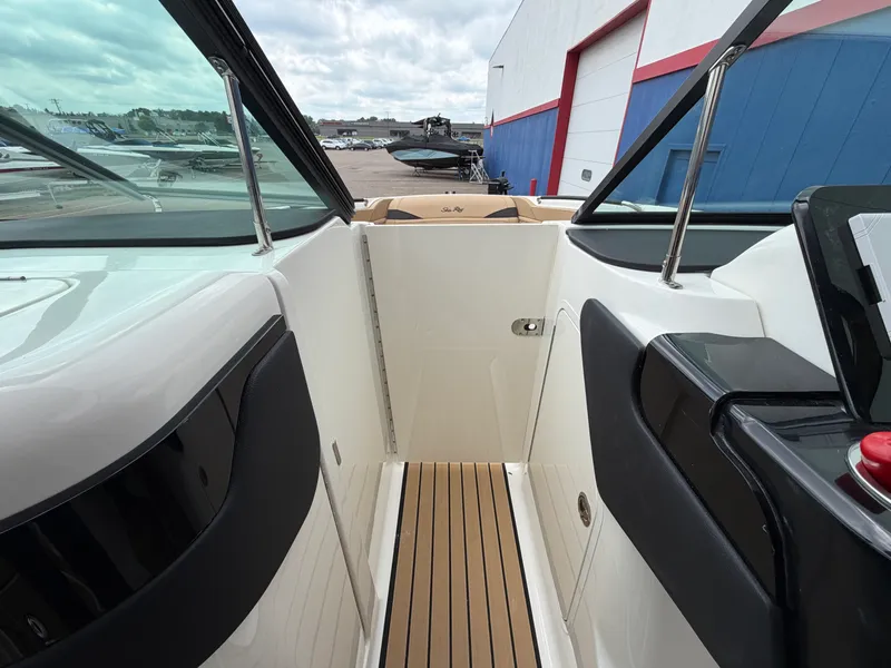 Slide: The Image of Sea Ray 260SLX 2027 - 36