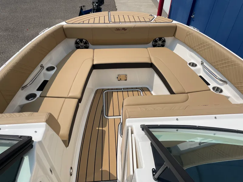 Slide: The Image of Sea Ray SDX 270 2026 - 13