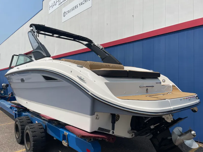 Slide: The Image of Sea Ray SDX 270 2026 - 2