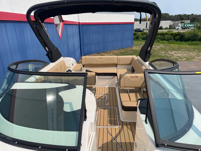 Slide: The Image of Sea Ray SDX 270 2026 - 10