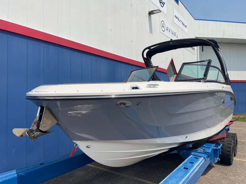 Slide: The Image of Sea Ray SDX 270 2026 - 1