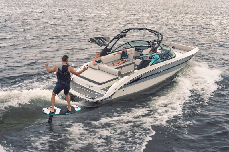 Slide: The Image of Sea Ray SDX 270 Surf 2025 - 23