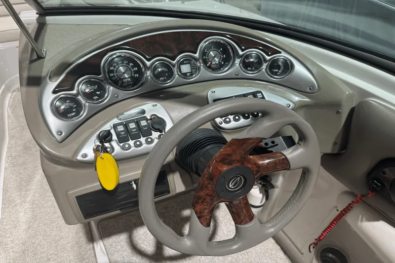 Slide: The Image of Crownline Boats 220 LS 2006 - 4