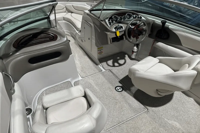Slide: The Image of Crownline Boats 220 LS 2006 - 5