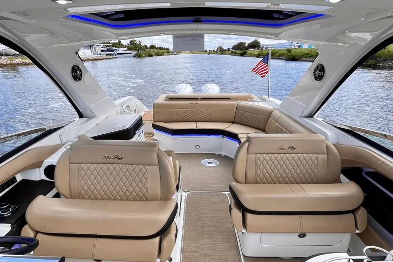Slide: The Image of Sea Ray 310 SLX OB 2019 - 14