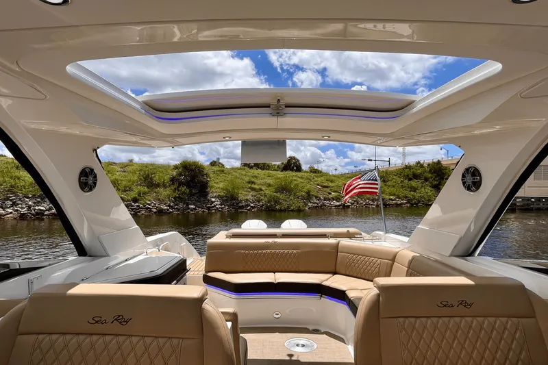 Slide: The Image of Sea Ray 310 SLX OB 2019 - 15