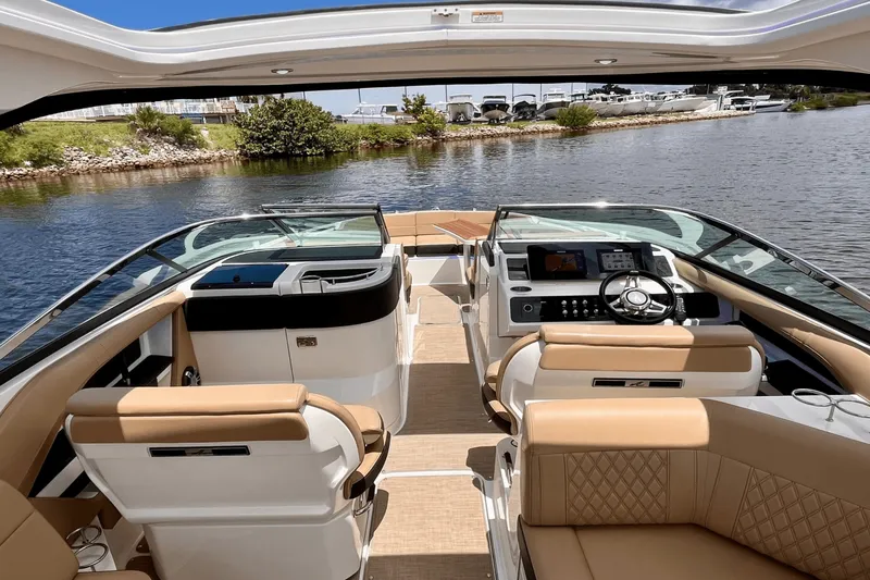 Slide: The Image of Sea Ray 310 SLX OB 2019 - 16