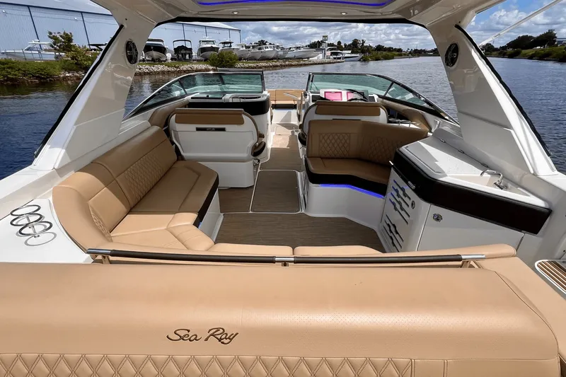 Slide: The Image of Sea Ray 310 SLX OB 2019 - 19