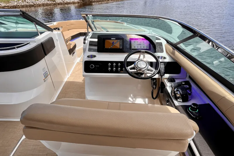 Slide: The Image of Sea Ray 310 SLX OB 2019 - 22