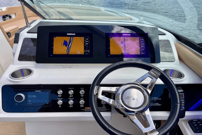 Slide: The Image of Sea Ray 310 SLX OB 2019 - 23