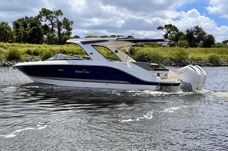 Slide: The Image of Sea Ray 310 SLX OB 2019 - 4