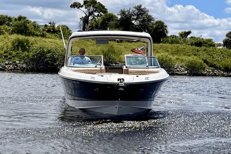 Slide: The Image of Sea Ray 310 SLX OB 2019 - 6