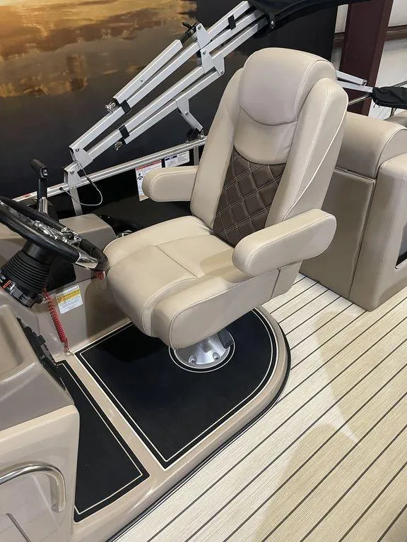 Slide: The Image of Captain's chair on 2023 SunCatcher Elite 324SS pontoon boat. - 6