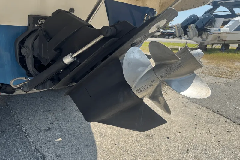 Slide: The Image of Crownline Boats 270 2005 - 17