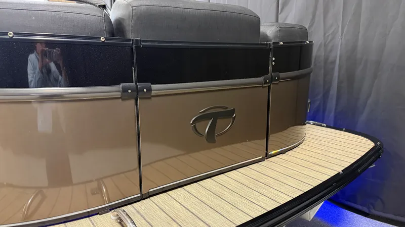 Slide: The Image of Tahoe 2585RJ 2021 - 13