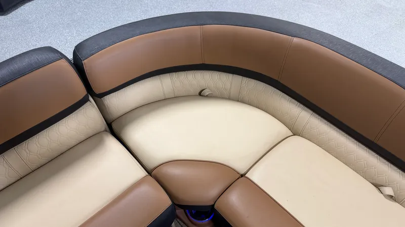 Slide: The Image of Tahoe 2585RJ 2021 - 20