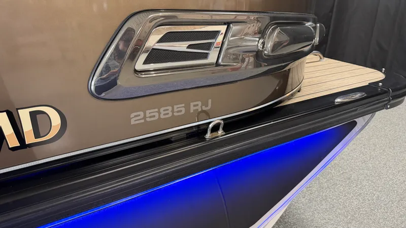 Slide: The Image of Tahoe 2585RJ 2021 - 82