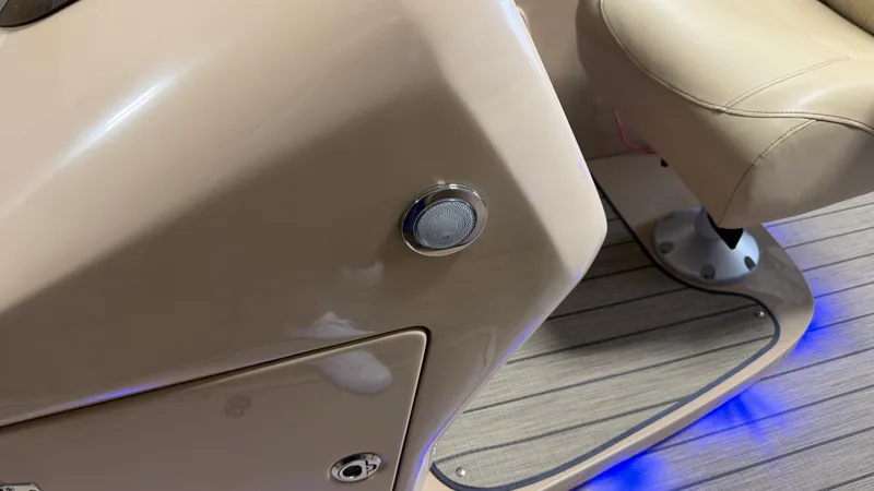 Slide: The Image of Tahoe 2585RJ 2021 - 40