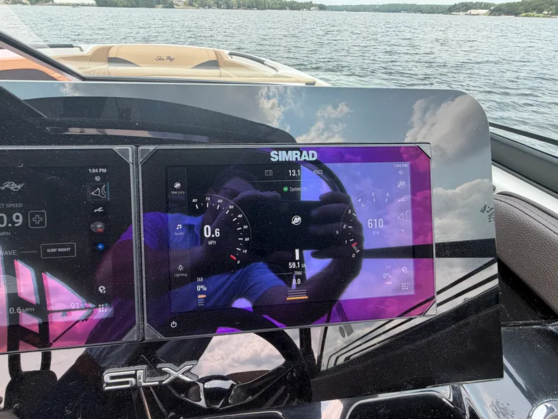 Slide: The Image of Sea Ray SLX 260 Surf 2026 - 25