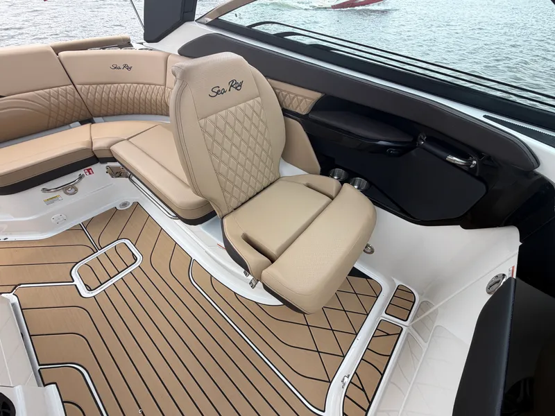 Slide: The Image of Sea Ray SLX 260 Surf 2026 - 27