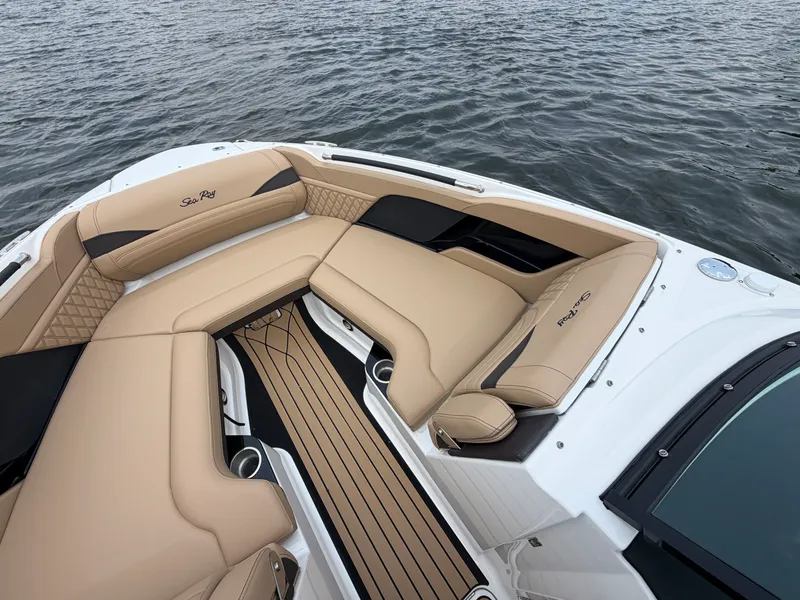 Slide: The Image of Sea Ray SLX 260 Surf 2026 - 19