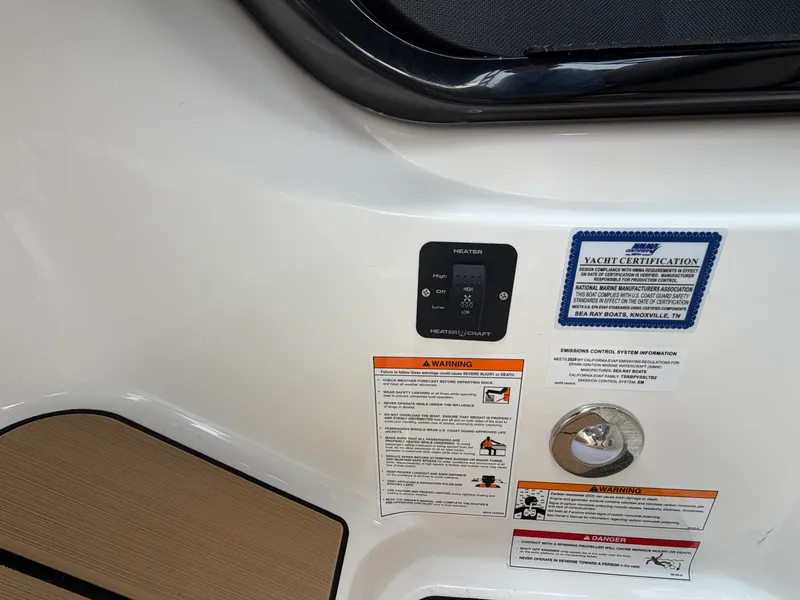Slide: The Image of Sea Ray SLX 260 Surf 2026 - 22