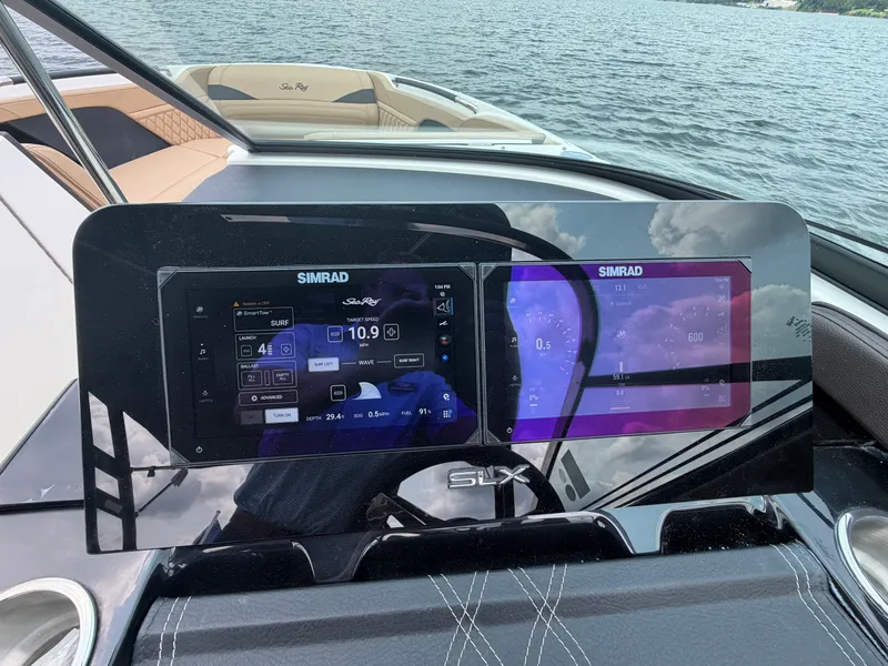 Slide: The Image of Sea Ray SLX 260 Surf 2026 - 24