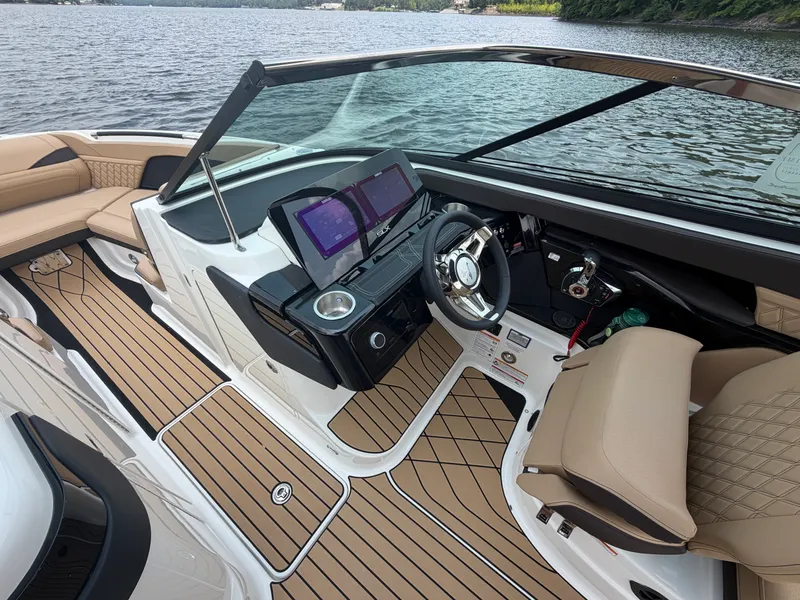 Slide: The Image of Sea Ray SLX 260 Surf 2026 - 21