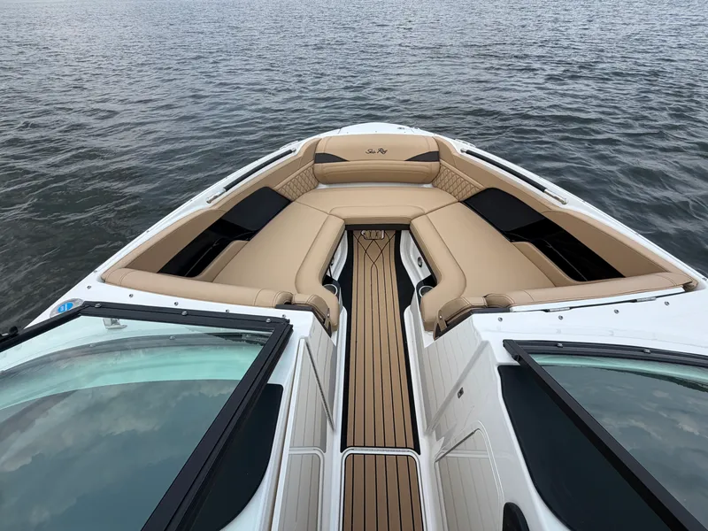 Slide: The Image of Sea Ray SLX 260 Surf 2026 - 18