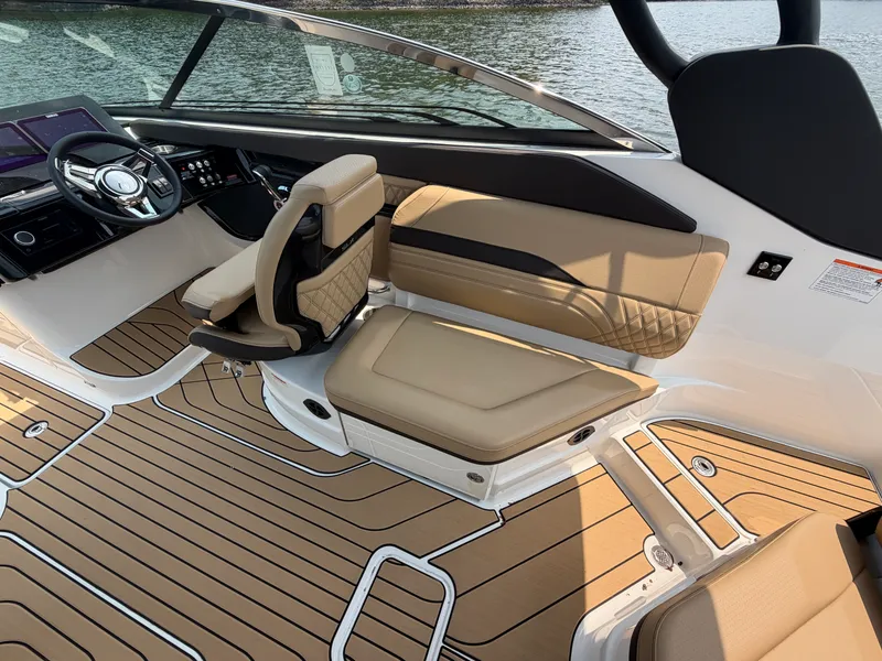 Slide: The Image of Sea Ray SLX 260 Surf 2026 - 32