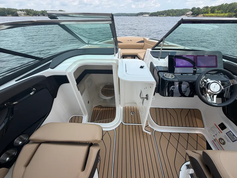 Slide: The Image of Sea Ray SLX 260 Surf 2026 - 29